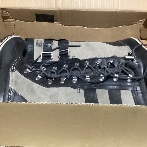 Sorel Ladies Conquest Carly II, Black, Kettle. Size 7.5. Beautiful condition - Picture 6 of 7